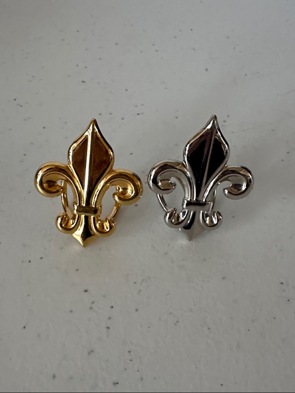 Fleur de Lis Scarf Holders Set – Silver & Gold Tone Elegant Accessories